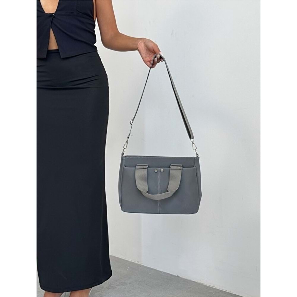 1070 Kadın Saten Çok Cepli Çapraz El ve Omuz Çantası - FÜME